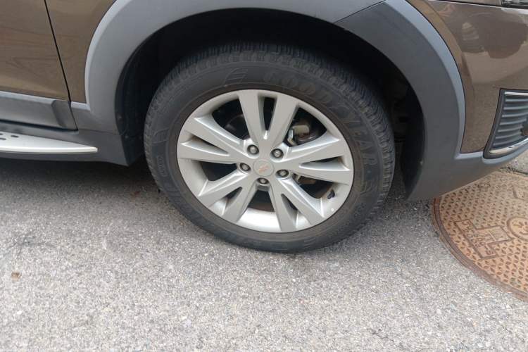 Used Chevrolet Captiva 2015 2.4L 4x4 Flagship Edition 7-Seater Right Front Wheel Hub