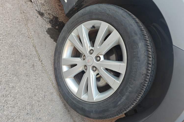 Used Chevrolet Captiva 2015 2.4L 4x4 Flagship Edition 7-Seater Right Front Wheel Hub