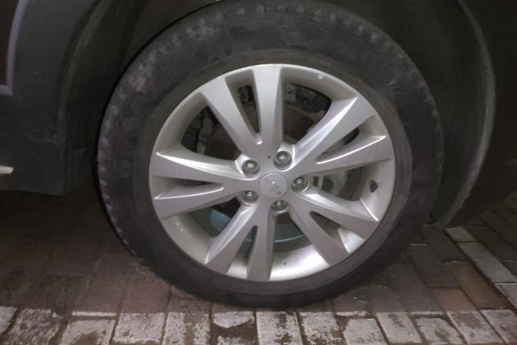 Used Chevrolet Captiva 2015 2.4L 4x4 Flagship Edition 7-Seater Right Front Wheel Hub