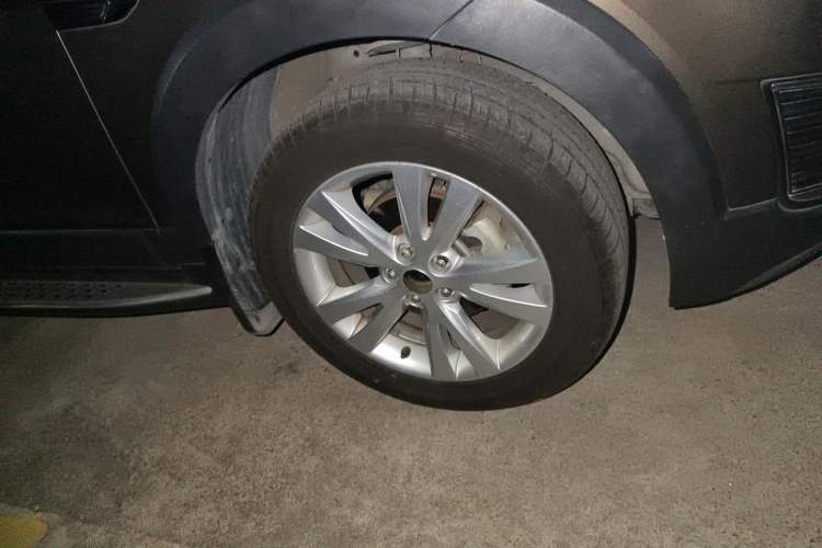 Used Chevrolet Captiva 2015 2.4L 4x4 Flagship Edition 7-Seater Right Front Wheel Hub