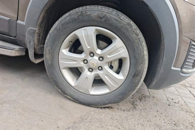 Used Chevrolet Captiva 2015 2.4L Two-Wheel Drive Urban Version 5 Seats Right Front Wheel Hub