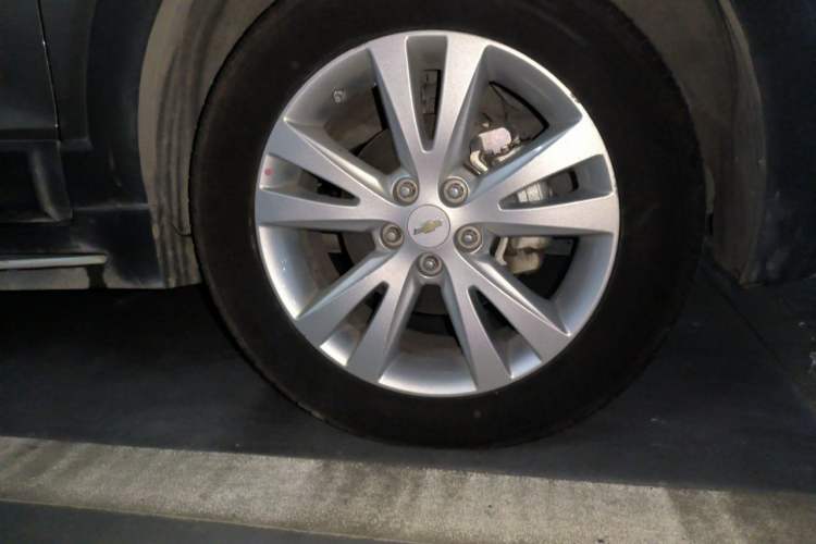 Used Chevrolet Captiva 2015 2.4L 4x4 Flagship Edition 7-Seater Right Front Wheel Hub