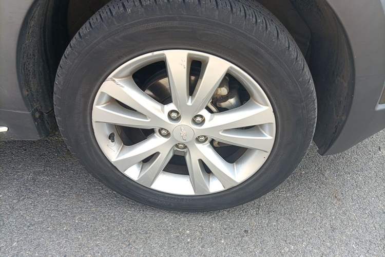 Used Chevrolet Captiva 2015 2.4L 4x4 Flagship Edition 7-Seater Right Front Wheel Hub