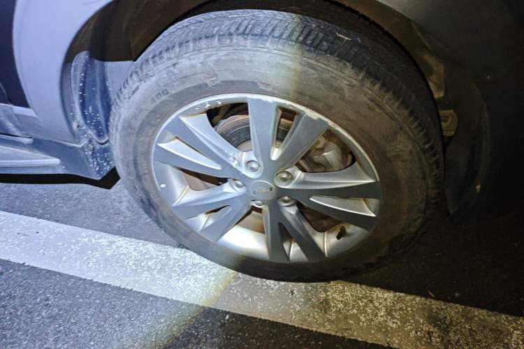 Used Chevrolet Captiva 2015 2.4L 4x4 Flagship Edition 7-Seater Right Front Wheel Hub