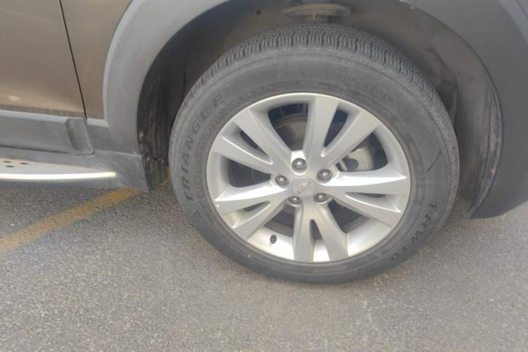 Used Chevrolet Captiva 2015 2.4L 4x4 Flagship Edition 7-Seater Right Front Wheel Hub