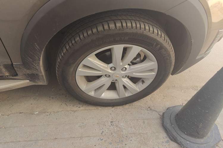 Used Chevrolet Captiva 2015 2.4L 4x4 Flagship Edition 7-Seater Right Front Wheel Hub
