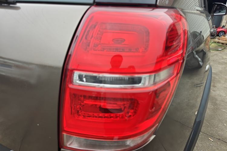 Used Chevrolet Captiva 2015 2.4L Two-Wheel Drive Urban Version 5 Seats Right Rear Taillight