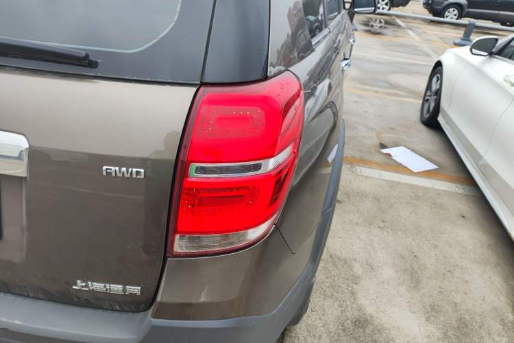 Used Chevrolet Captiva 2015 2.4L 4x4 Flagship Edition 7-Seater Right Rear Taillight
