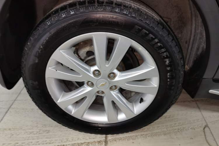Used Chevrolet Captiva 2015 2.4L 4x4 Flagship Edition 7-Seater Right Rear Wheel Hub