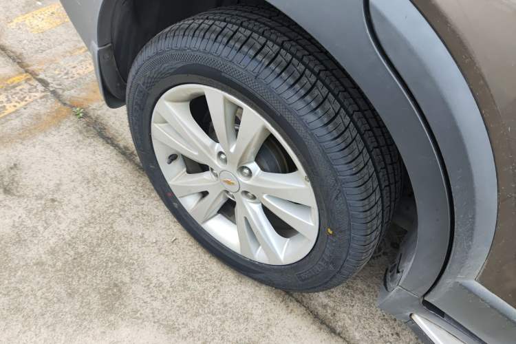 Used Chevrolet Captiva 2015 2.4L 4x4 Flagship Edition 7-Seater Right Rear Wheel Hub