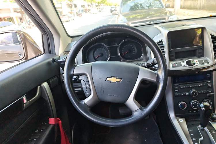 Used Chevrolet Captiva 2015 2.4L Two-Wheel Drive Urban Version 7 Seats Steering Wheel