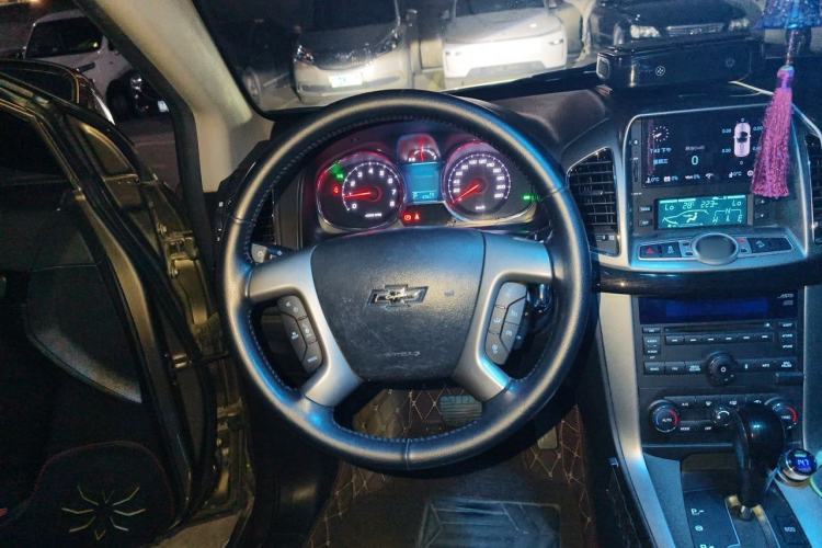 Used Chevrolet Captiva 2015 2.4L 4x4 Flagship Edition 7-Seater Steering Wheel