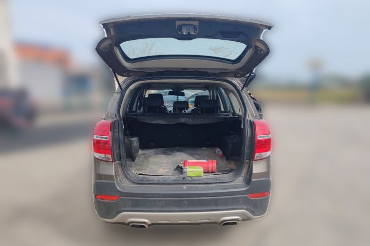Used Chevrolet Captiva 2015 2.4L 4x4 Flagship Edition 7-Seater Trunk