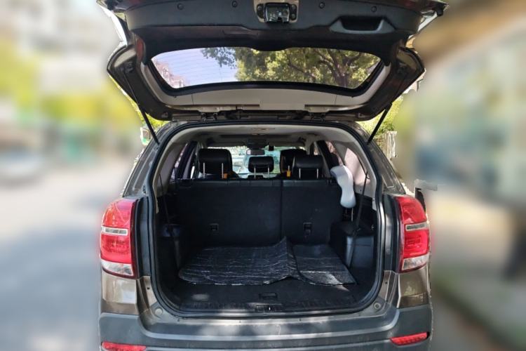 Used Chevrolet Captiva 2015 2.4L Two-Wheel Drive Urban Version 7 Seats Trunk