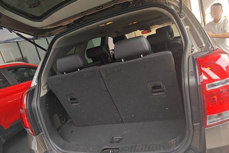Used Chevrolet Captiva 2015 2.4L 4x4 Flagship Edition 7-Seater Trunk