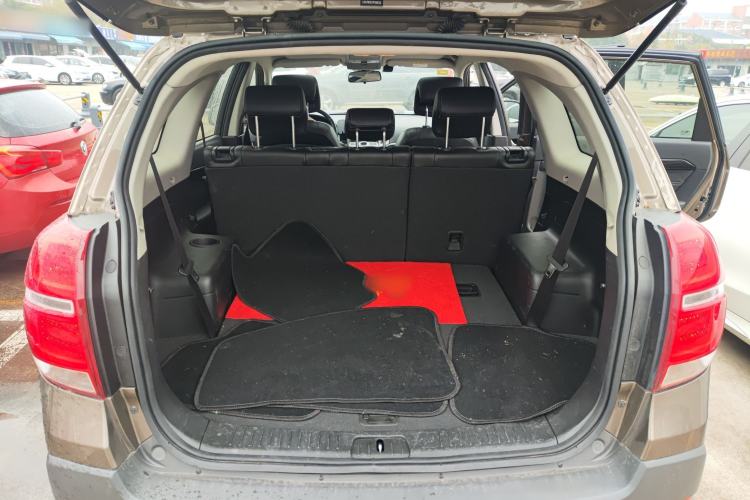 Used Chevrolet Captiva 2015 2.4L 4x4 Flagship Edition 7-Seater Trunk