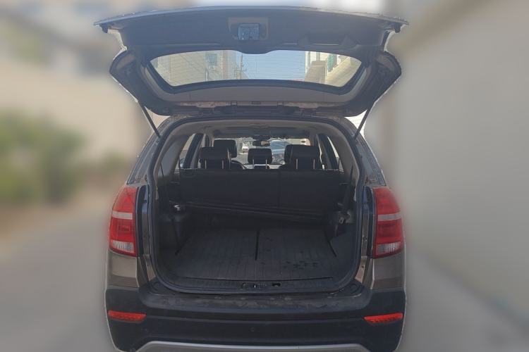 Used Chevrolet Captiva 2015 2.4L 4x4 Flagship Edition 7-Seater Trunk