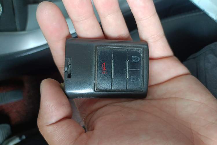 Used Chevrolet Captiva 2015 2.4L 4x4 Flagship Edition 7-Seater Vehicle Key