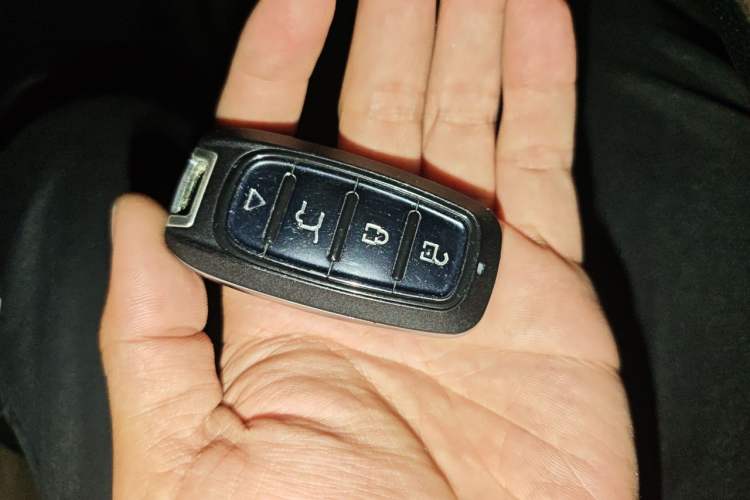 Used Chevrolet Captiva 2015 2.4L 4x4 Flagship Edition 7-Seater Vehicle Key