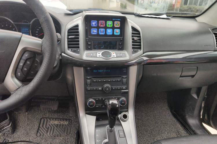 Used Chevrolet Captiva 2015 2.4L 4x4 Flagship Edition 7-Seater Audio And AC Panel