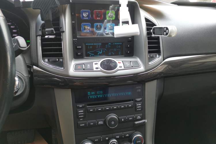 Used Chevrolet Captiva 2015 2.4L 4x4 Flagship Edition 7-Seater Audio And AC Panel