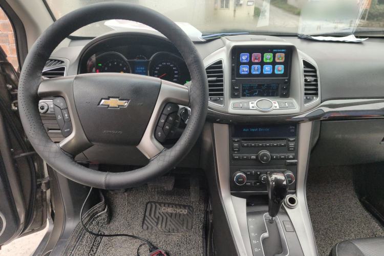 Used Chevrolet Captiva 2015 2.4L 4x4 Flagship Edition 7-Seater Center Console