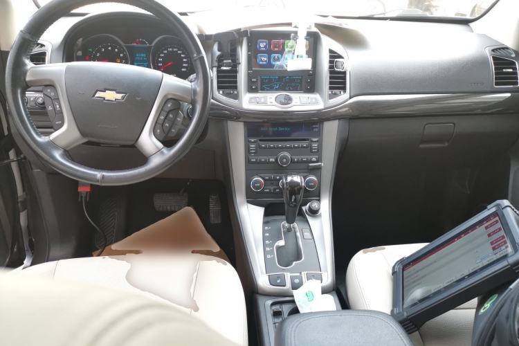 Used Chevrolet Captiva 2015 2.4L 4x4 Flagship Edition 7-Seater Center Console