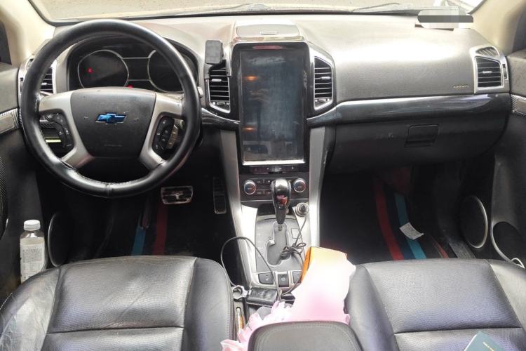 Used Chevrolet Captiva 2015 2.4L 4x4 Flagship Edition 7-Seater Center Console