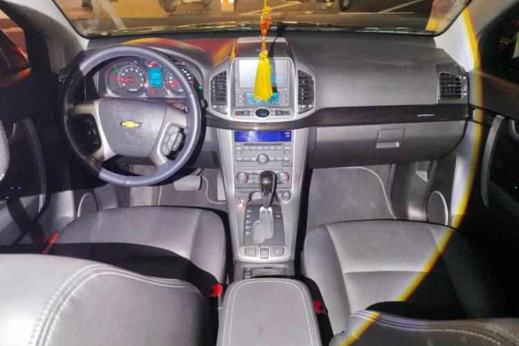 Used Chevrolet Captiva 2015 2.4L 4x4 Flagship Edition 7-Seater Center Console