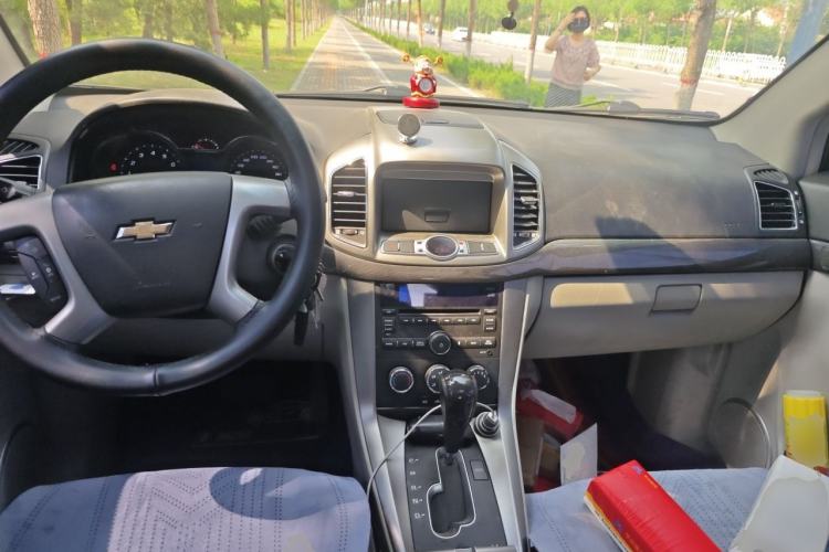 Used Chevrolet Captiva 2015 2.4L Two-Wheel Drive Urban Version 5 Seats Center Console