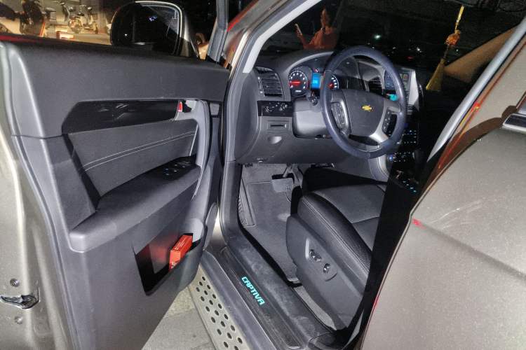 Used Chevrolet Captiva 2015 2.4L 4x4 Flagship Edition 7-Seater Driver Seat