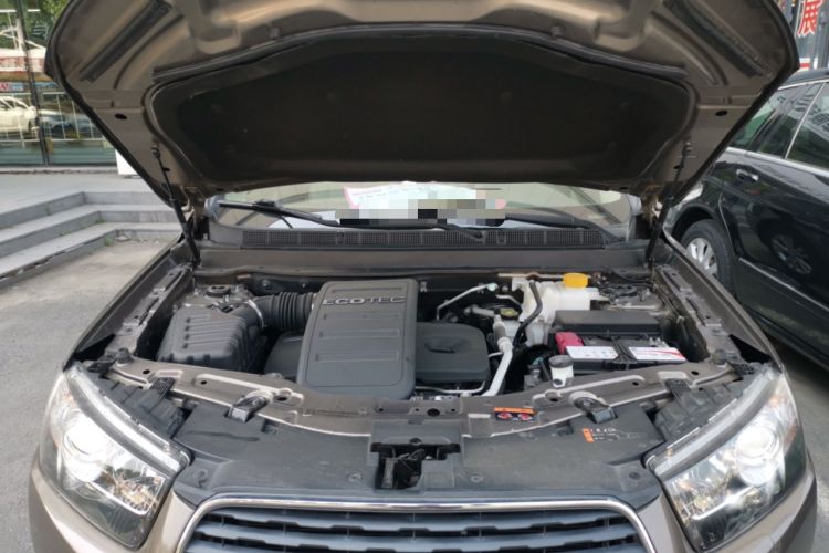 Used Chevrolet Captiva 2015 2.4L 4x4 Flagship Edition 7-Seater Engine Bay