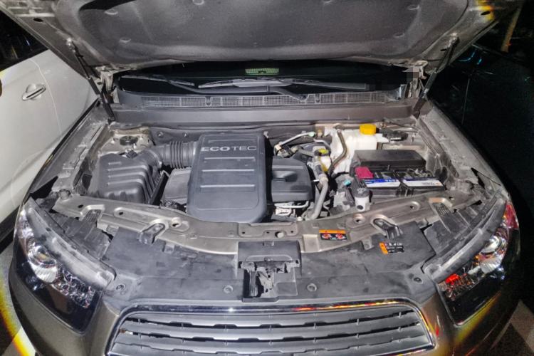 Used Chevrolet Captiva 2015 2.4L 4x4 Flagship Edition 7-Seater Engine Bay