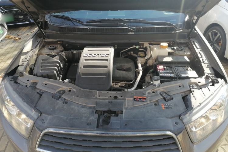 Used Chevrolet Captiva 2015 2.4L 4x4 Flagship Edition 7-Seater Engine Bay