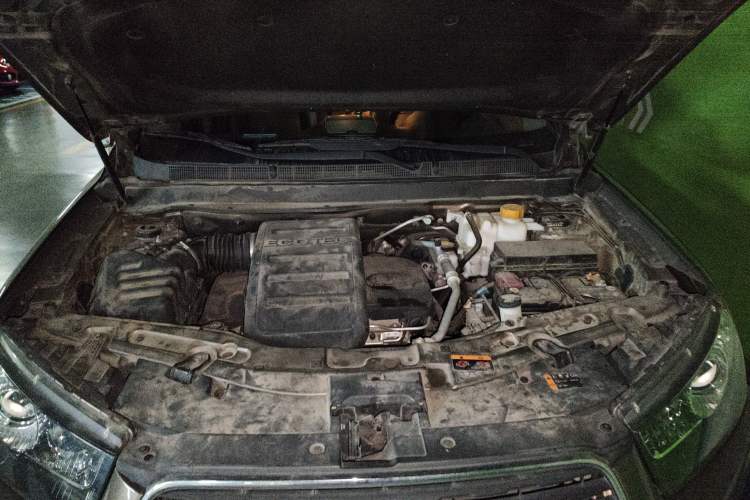 Used Chevrolet Captiva 2015 2.4L 4x4 Flagship Edition 7-Seater Engine Bay