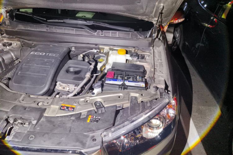 Used Chevrolet Captiva 2015 2.4L 4x4 Flagship Edition 7-Seater Engine Bay Left