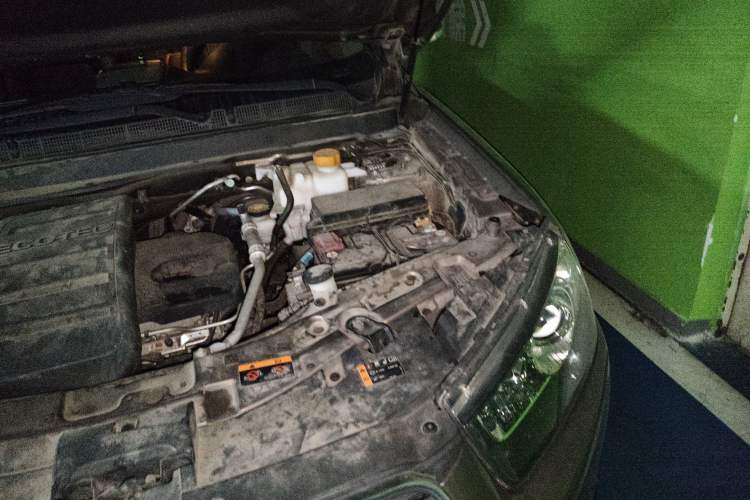 Used Chevrolet Captiva 2015 2.4L 4x4 Flagship Edition 7-Seater Engine Bay Left