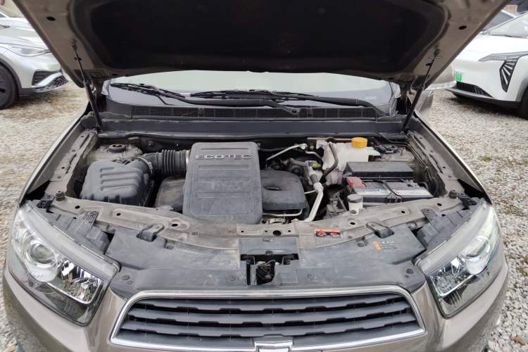 Used Chevrolet Captiva 2015 2.4L 4x4 Flagship Edition 7-Seater Engine Bay