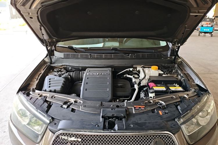 Used Chevrolet Captiva 2015 2.4L 4x4 Flagship Edition 7-Seater Engine Bay