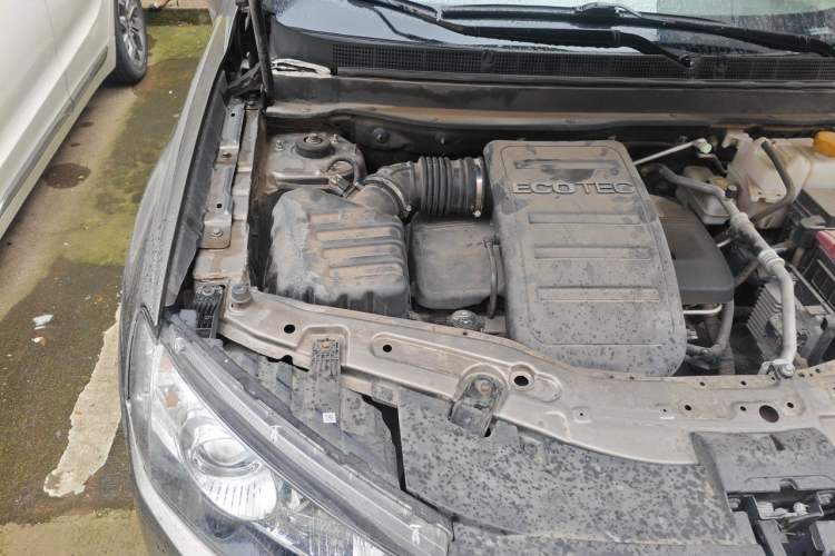 Used Chevrolet Captiva 2015 2.4L 4x4 Flagship Edition 7-Seater Engine Bay Right