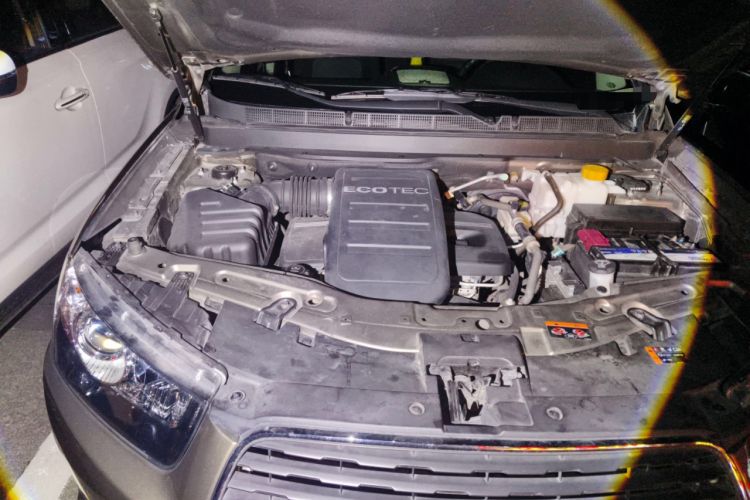 Used Chevrolet Captiva 2015 2.4L 4x4 Flagship Edition 7-Seater Engine Bay Right