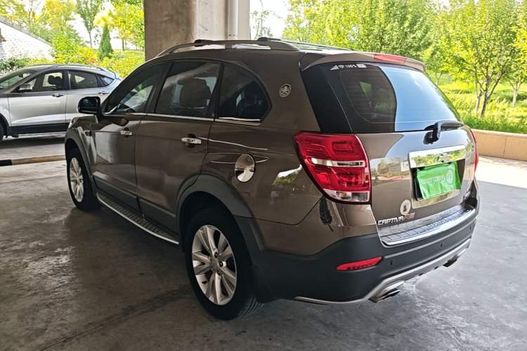 Used Chevrolet Captiva 2015 2.4L 4x4 Flagship Edition 7-Seater Exterior 2