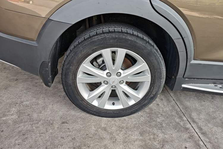 Used Chevrolet Captiva 2015 2.4L 4x4 Flagship Edition 7-Seater Exterior 5