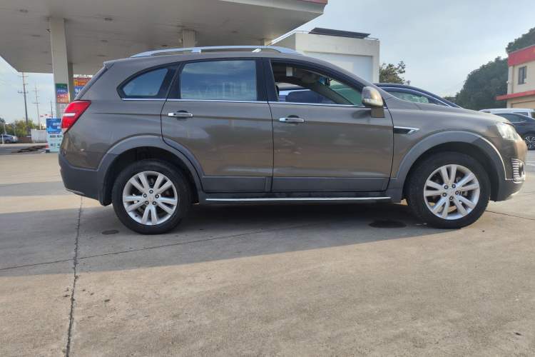 Used Chevrolet Captiva 2015 2.4L 4x4 Flagship Edition 7-Seater Exterior 7