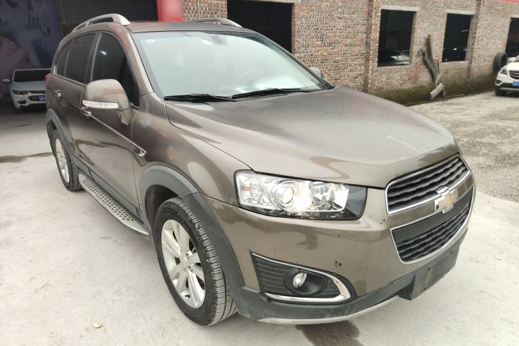 Used Chevrolet Captiva 2015 2.4L 4x4 Flagship Edition 7-Seater Front Right 45 Deg