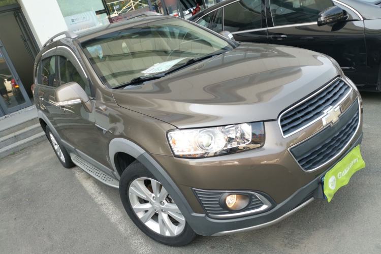 Used Chevrolet Captiva 2015 2.4L 4x4 Flagship Edition 7-Seater Front Right 45 Deg
