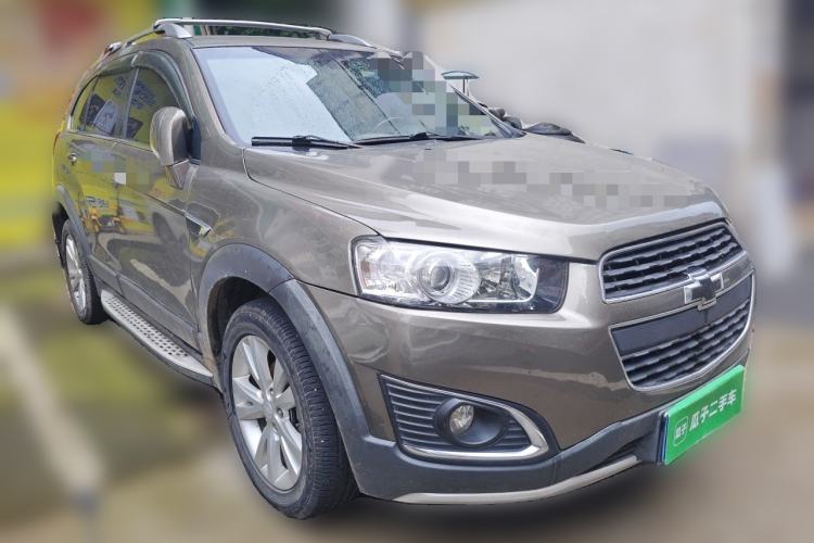 Used Chevrolet Captiva 2015 2.4L 4x4 Flagship Edition 7-Seater Front Right 45 Deg