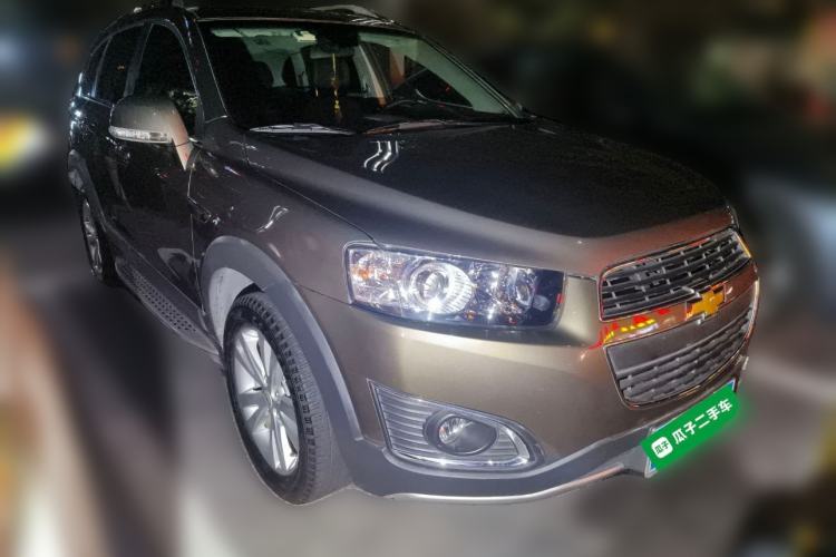 Used Chevrolet Captiva 2015 2.4L 4x4 Flagship Edition 7-Seater Front Right 45 Deg