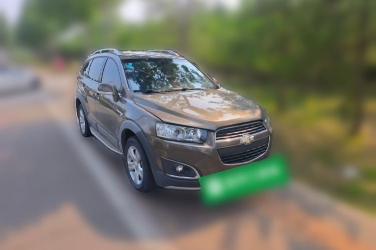Used Chevrolet Captiva 2015 2.4L Two-Wheel Drive Urban Version 5 Seats Front Right 45 Deg