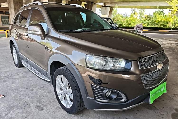 Used Chevrolet Captiva 2015 2.4L 4x4 Flagship Edition 7-Seater Front Right 45 Deg